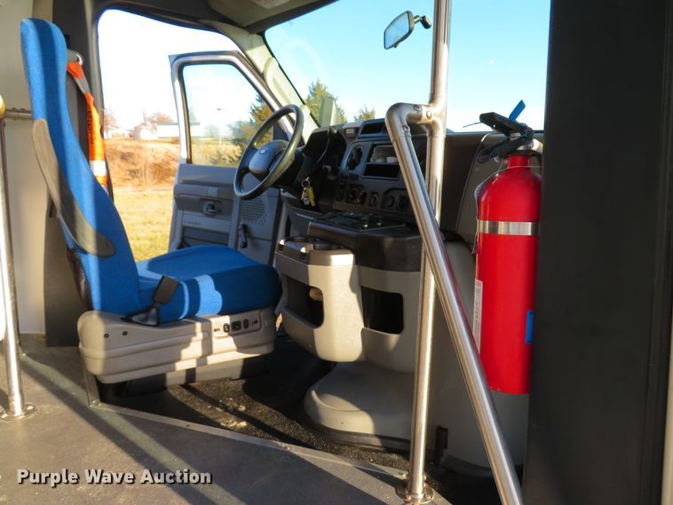 image for item DH1748 2009 Ford E350 Super Duty shuttle bus