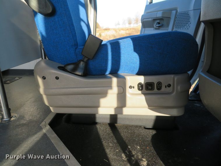 image for item DH1748 2009 Ford E350 Super Duty shuttle bus