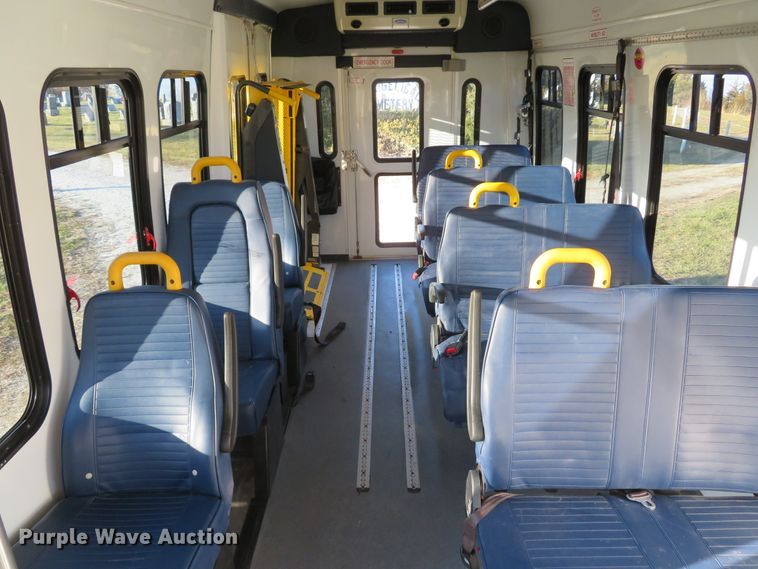 image for item DH1748 2009 Ford E350 Super Duty shuttle bus