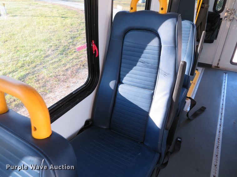 image for item DH1748 2009 Ford E350 Super Duty shuttle bus