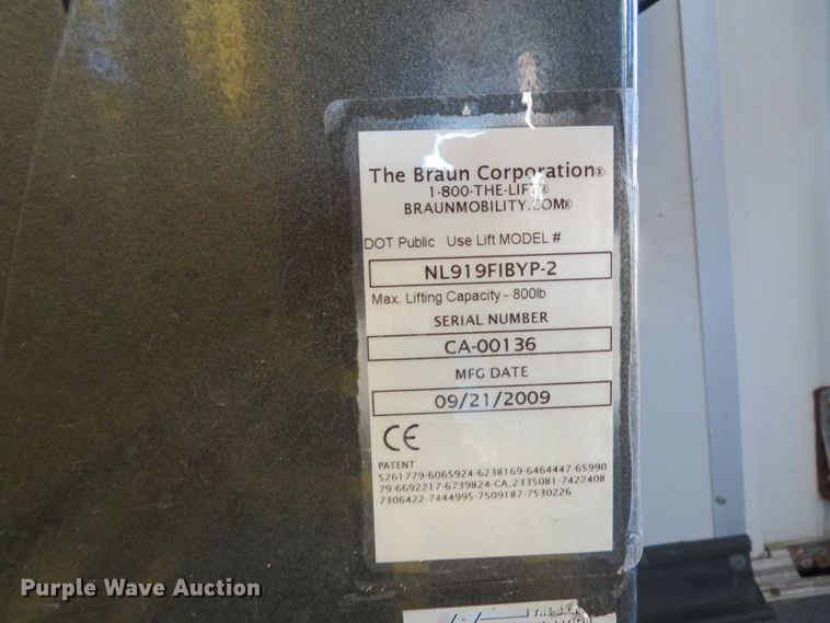 image for item DH1748 2009 Ford E350 Super Duty shuttle bus