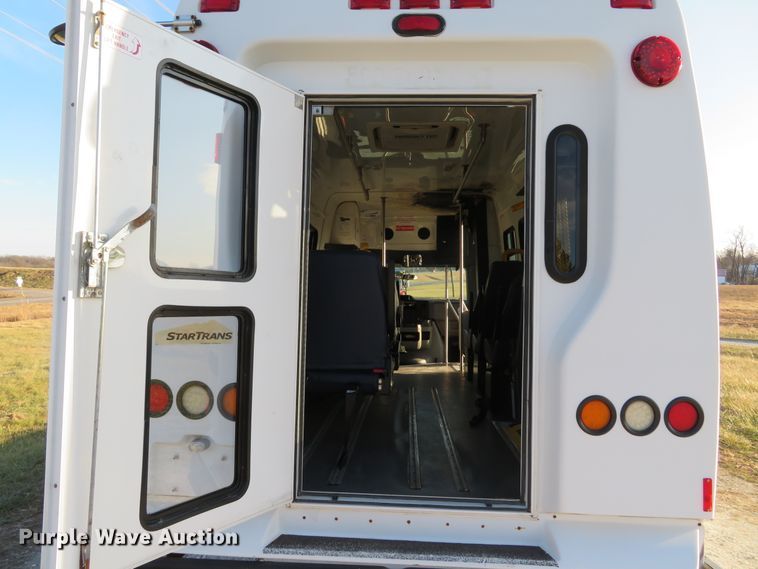 image for item DH1748 2009 Ford E350 Super Duty shuttle bus