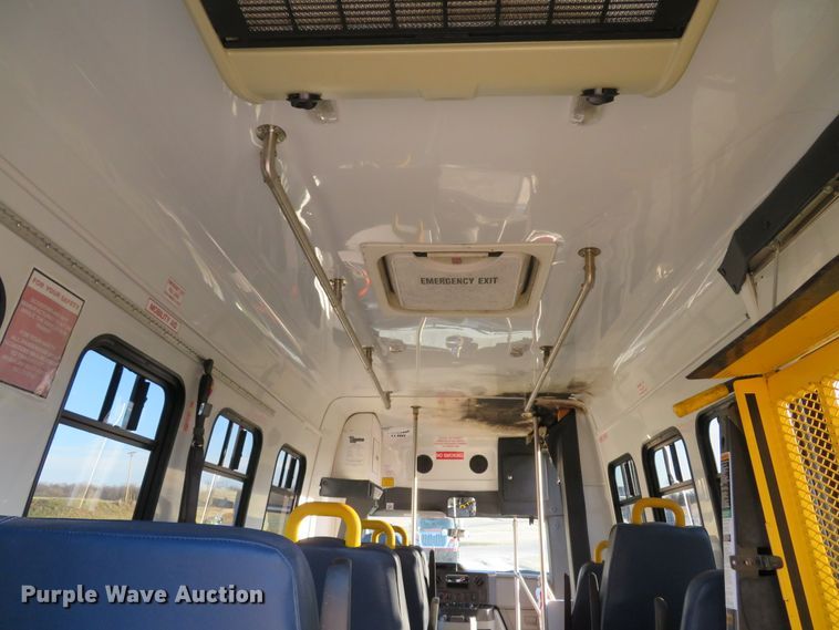 image for item DH1748 2009 Ford E350 Super Duty shuttle bus