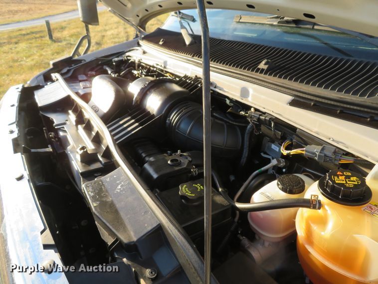 image for item DH1748 2009 Ford E350 Super Duty shuttle bus