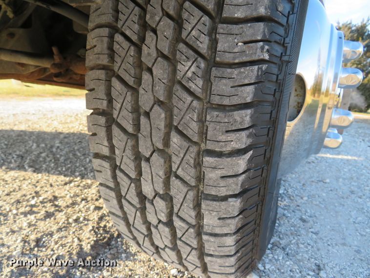 image for item DH1748 2009 Ford E350 Super Duty shuttle bus