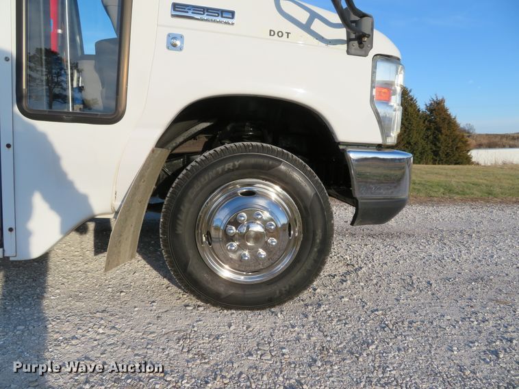 image for item DH1748 2009 Ford E350 Super Duty shuttle bus