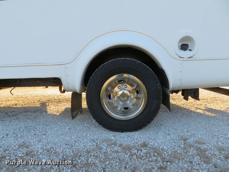 image for item DH1748 2009 Ford E350 Super Duty shuttle bus