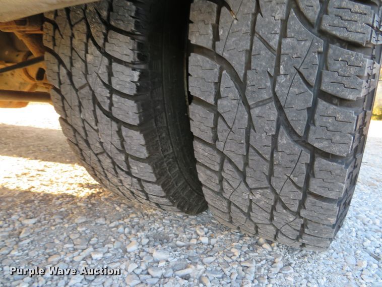 image for item DH1748 2009 Ford E350 Super Duty shuttle bus