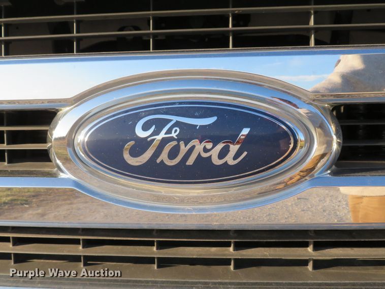 image for item DH1748 2009 Ford E350 Super Duty shuttle bus