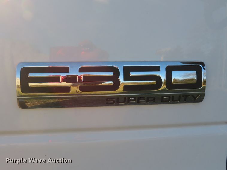 image for item DH1748 2009 Ford E350 Super Duty shuttle bus