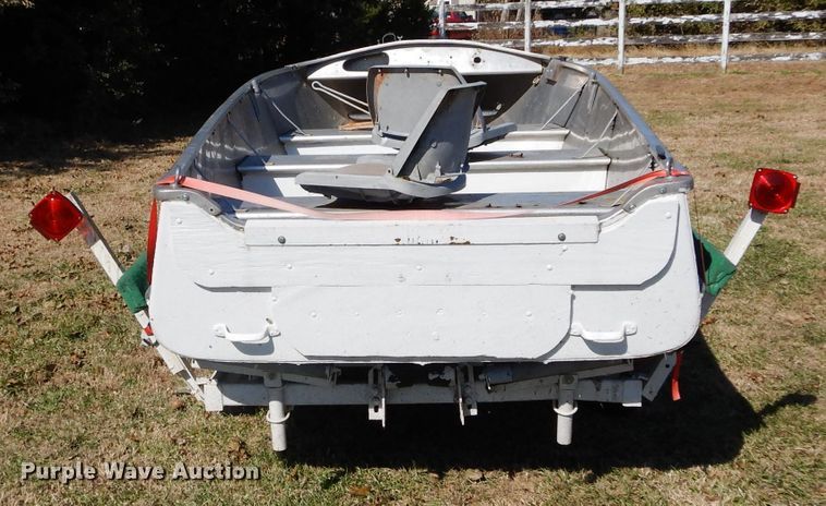 image for item DH3626 1980 Starlite jon boat