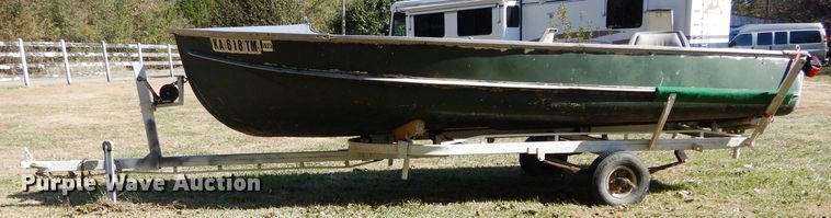 image for item DH3626 1980 Starlite jon boat