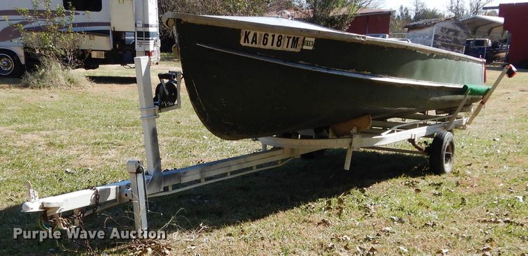 image for item DH3626 1980 Starlite jon boat