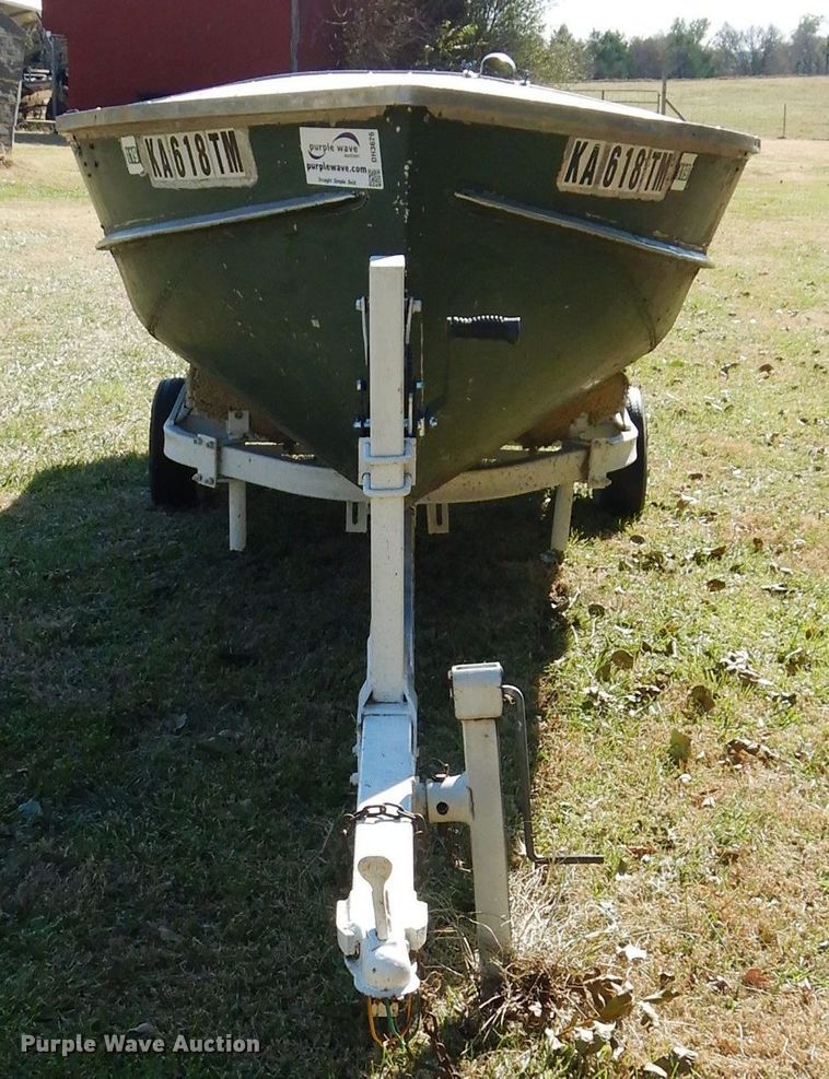 image for item DH3626 1980 Starlite jon boat