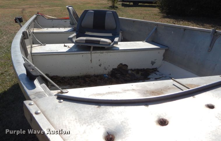 image for item DH3626 1980 Starlite jon boat