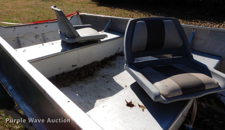 image for item DH3626 1980 Starlite jon boat