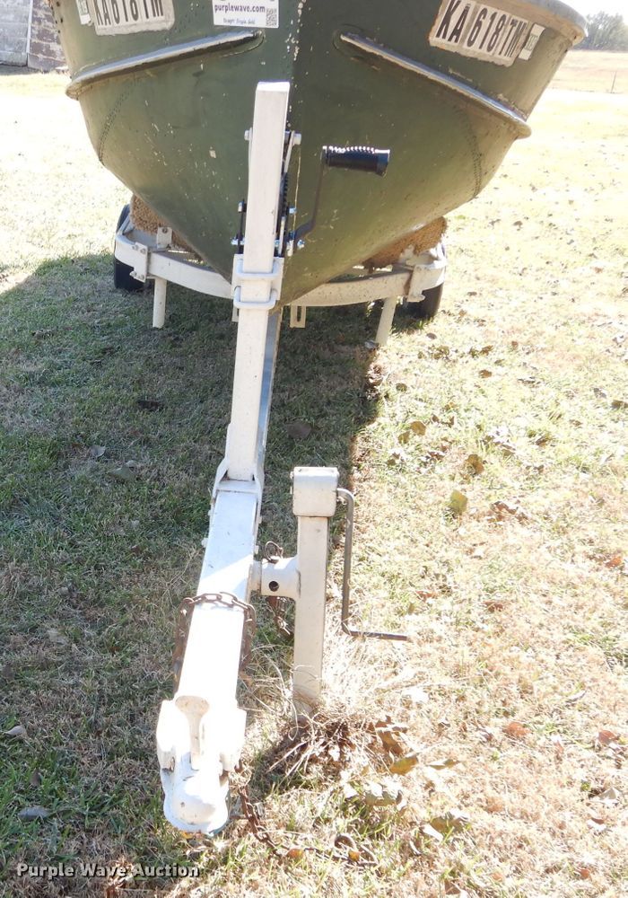 image for item DH3626 1980 Starlite jon boat