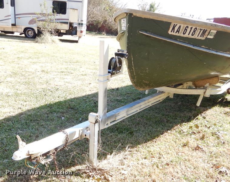 image for item DH3626 1980 Starlite jon boat