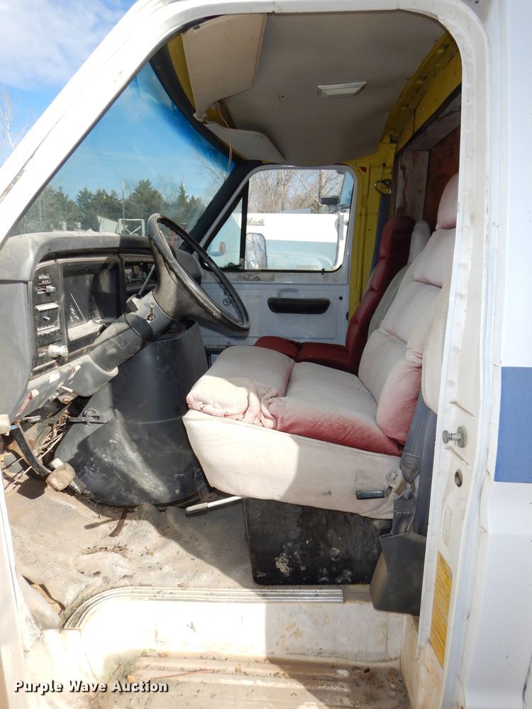 image for item DH4289 1984 Ford Econoline E350 box truck