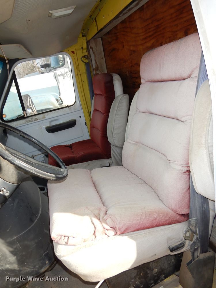 image for item DH4289 1984 Ford Econoline E350 box truck