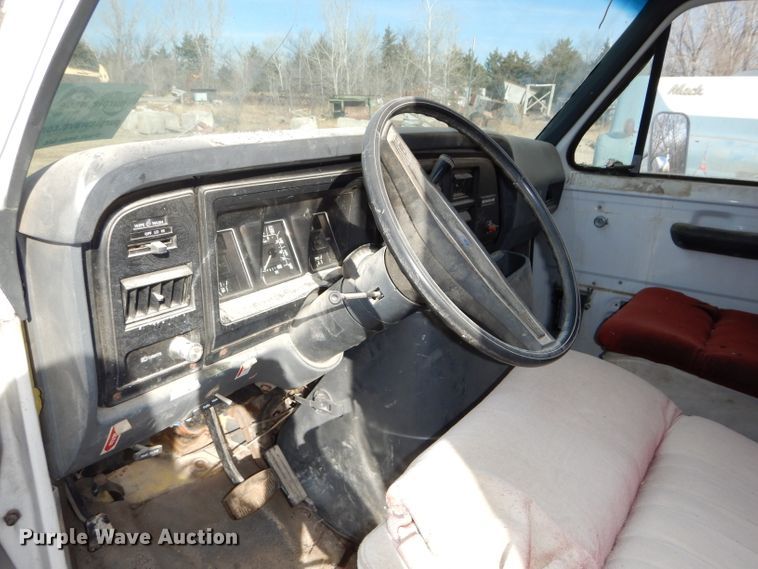 image for item DH4289 1984 Ford Econoline E350 box truck