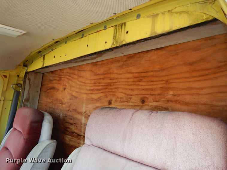 image for item DH4289 1984 Ford Econoline E350 box truck