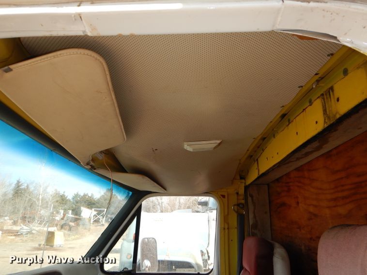 image for item DH4289 1984 Ford Econoline E350 box truck