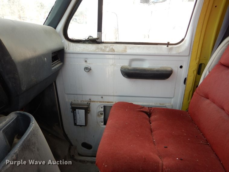 image for item DH4289 1984 Ford Econoline E350 box truck