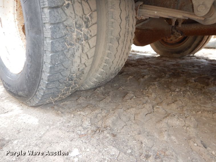 image for item DH4289 1984 Ford Econoline E350 box truck