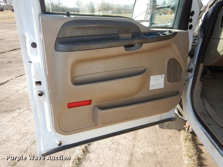 image for item DH4294 2004 Ford F350 Super Duty Crew Cab utility bed pickup truck