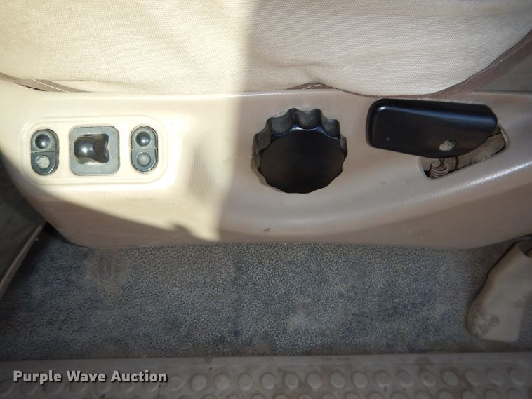 image for item DH4294 2004 Ford F350 Super Duty Crew Cab utility bed pickup truck