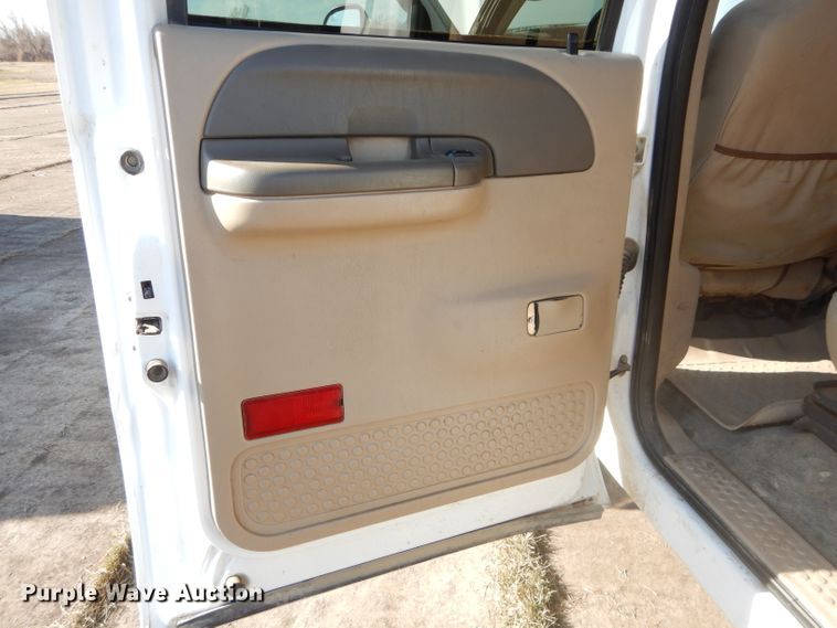 image for item DH4294 2004 Ford F350 Super Duty Crew Cab utility bed pickup truck