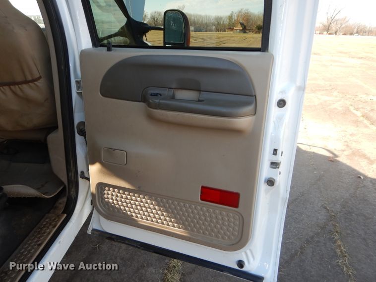 image for item DH4294 2004 Ford F350 Super Duty Crew Cab utility bed pickup truck