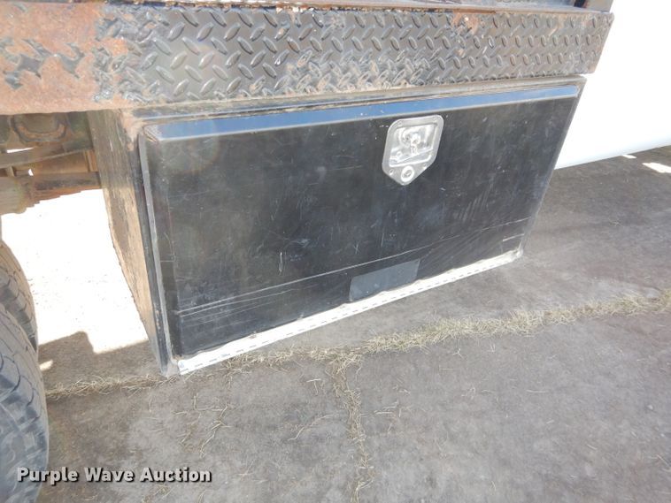 image for item DH4294 2004 Ford F350 Super Duty Crew Cab utility bed pickup truck