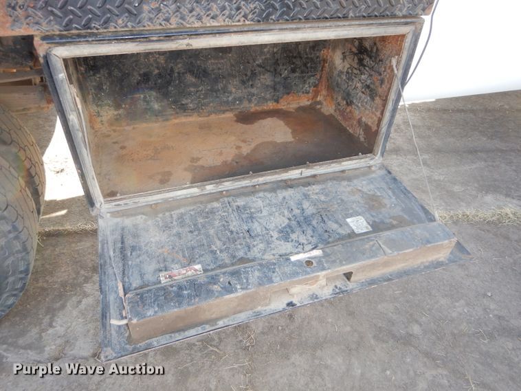 image for item DH4294 2004 Ford F350 Super Duty Crew Cab utility bed pickup truck