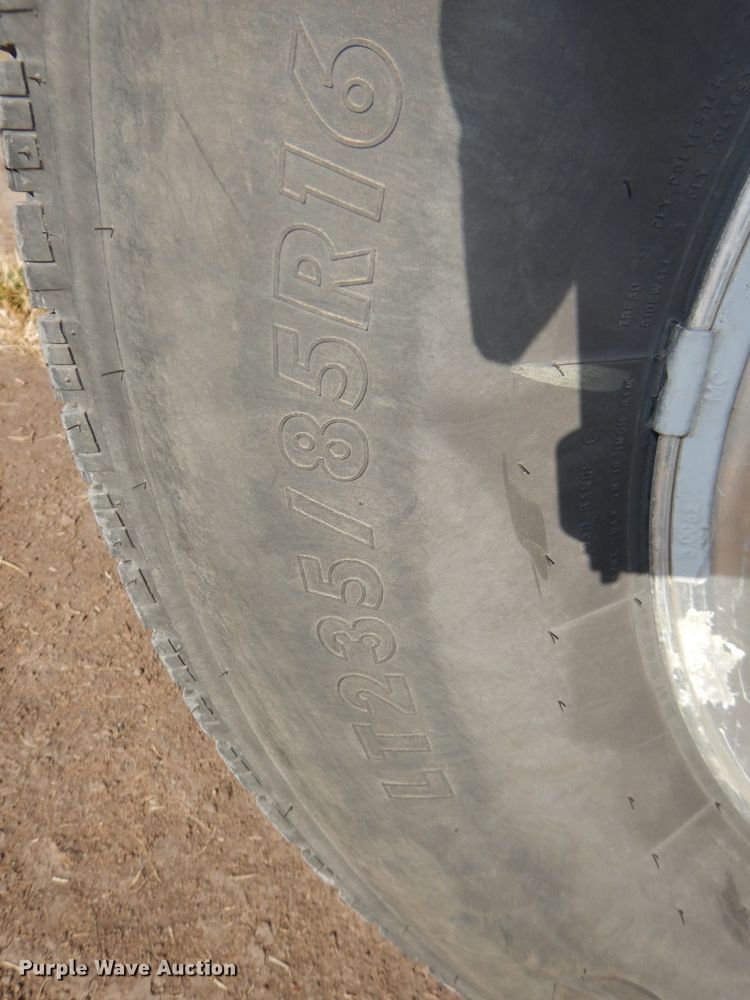 image for item DH4294 2004 Ford F350 Super Duty Crew Cab utility bed pickup truck