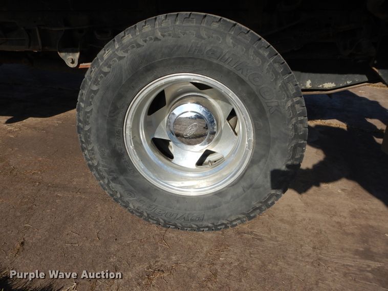 image for item DH4294 2004 Ford F350 Super Duty Crew Cab utility bed pickup truck