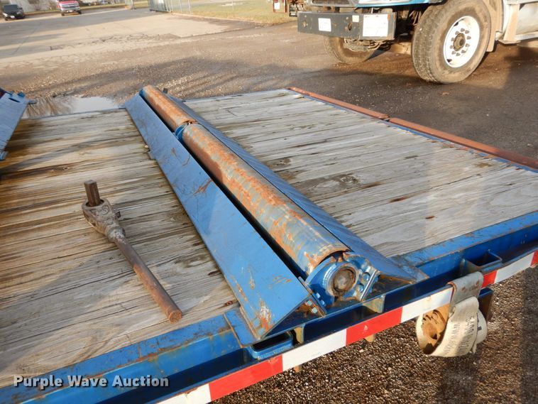image for item DH5016 2005 Central Equipment flatbed trailer
