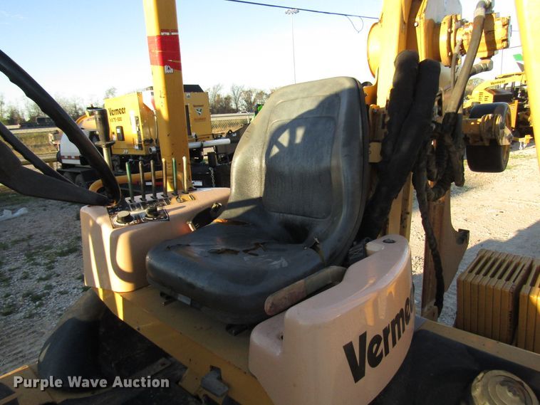 image for item DH8294 2011 Vermeer RTX750 vibratory cable plow