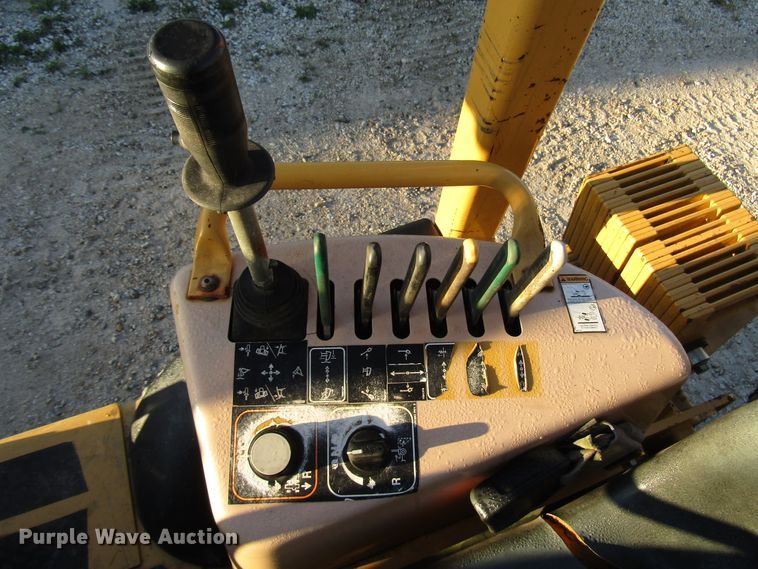 image for item DH8294 2011 Vermeer RTX750 vibratory cable plow