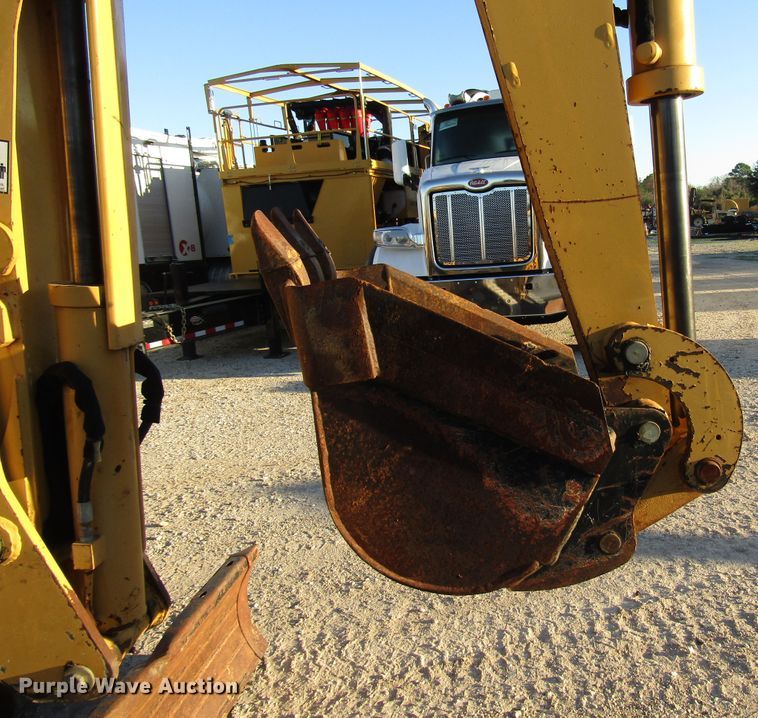 image for item DH8294 2011 Vermeer RTX750 vibratory cable plow