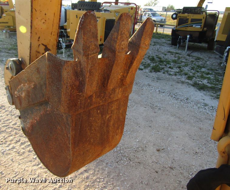 image for item DH8294 2011 Vermeer RTX750 vibratory cable plow