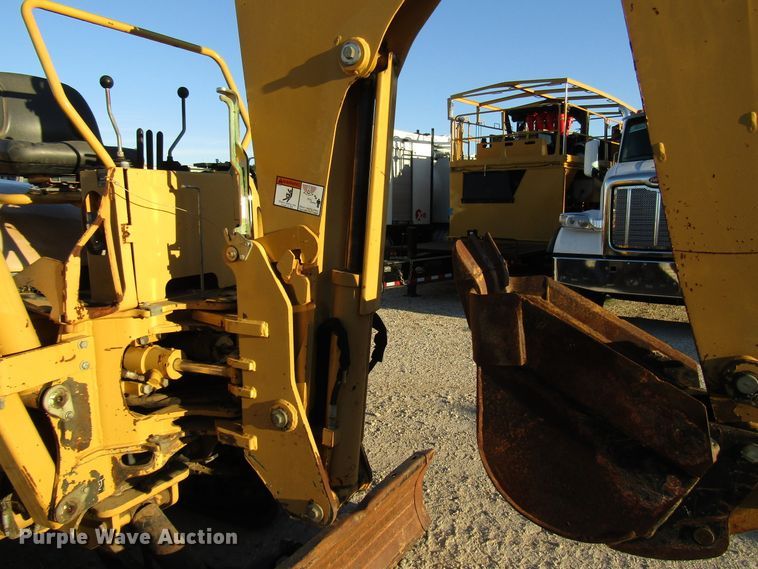 image for item DH8294 2011 Vermeer RTX750 vibratory cable plow