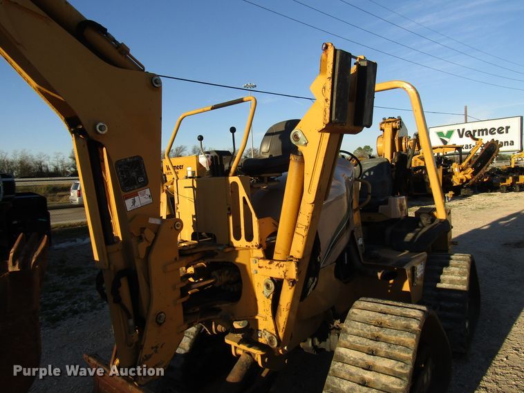 image for item DH8294 2011 Vermeer RTX750 vibratory cable plow