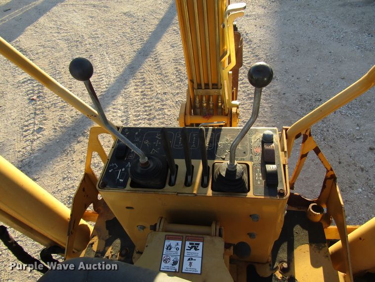 image for item DH8294 2011 Vermeer RTX750 vibratory cable plow