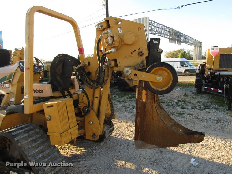 image for item DH8294 2011 Vermeer RTX750 vibratory cable plow