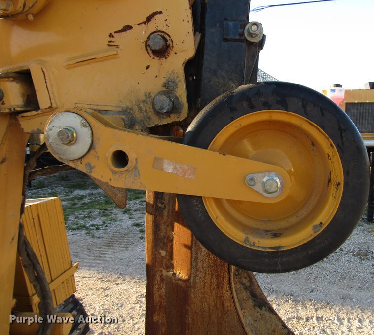 image for item DH8294 2011 Vermeer RTX750 vibratory cable plow