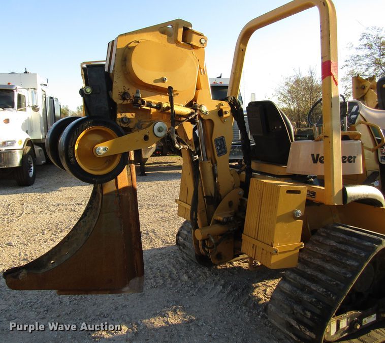 image for item DH8294 2011 Vermeer RTX750 vibratory cable plow