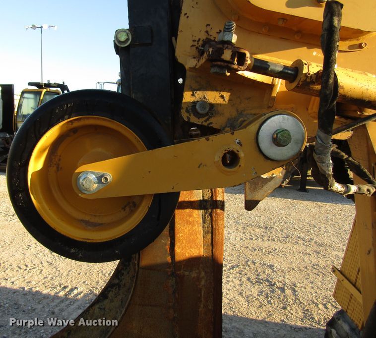 image for item DH8294 2011 Vermeer RTX750 vibratory cable plow