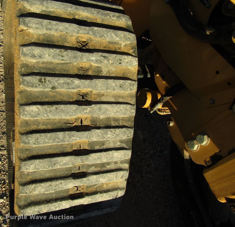 image for item DH8294 2011 Vermeer RTX750 vibratory cable plow